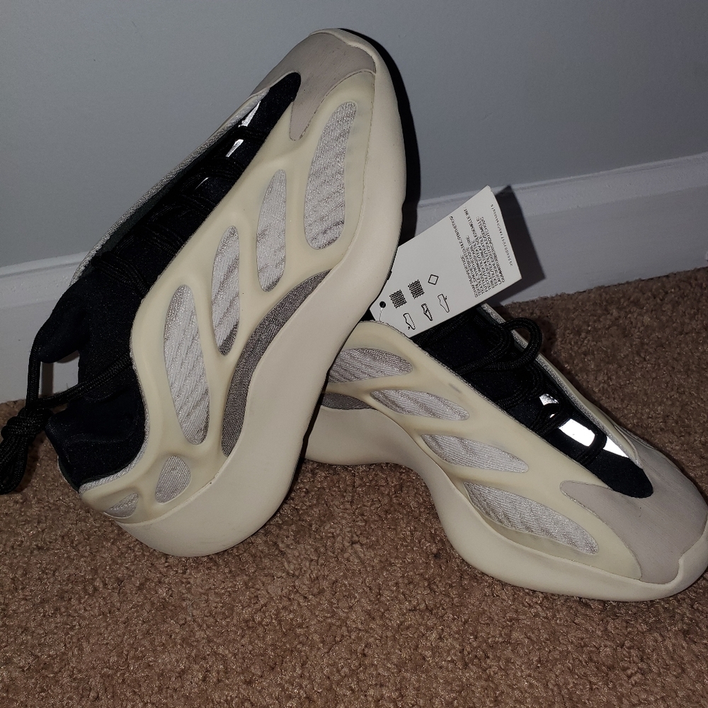Yeezy 700 V3